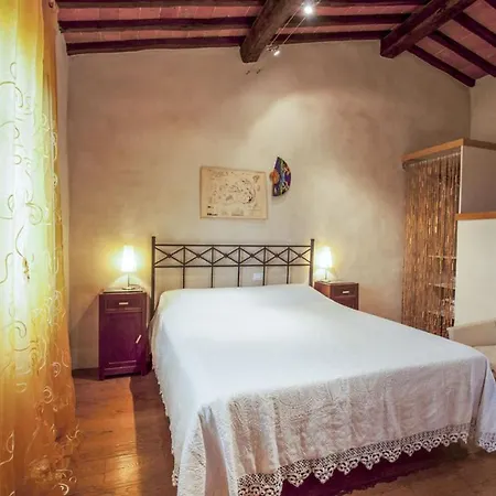 Villa Buca Delle Fate 8, Emma *
